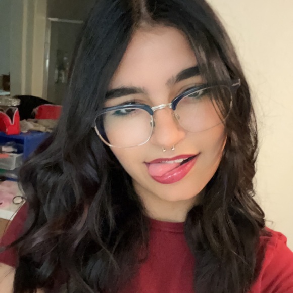 Profile Picture of Adalyn Olivares (@ady069) on Poshmark