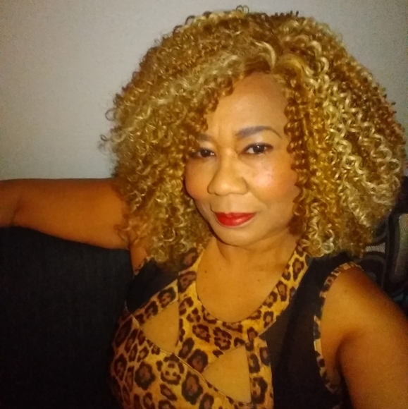 Profile Picture of Freda Robertson (@fredaunityone) on Poshmark