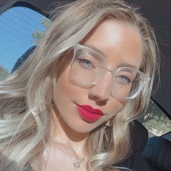 Profile Picture of Mackenzie Mcgraw (@maackenzieemc) on Poshmark