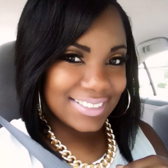 Profile Picture of Lameka Clayborn (@lclayborn) on Poshmark