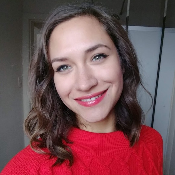 Profile Picture of Maira Compagnone (@mairaelize) on Poshmark