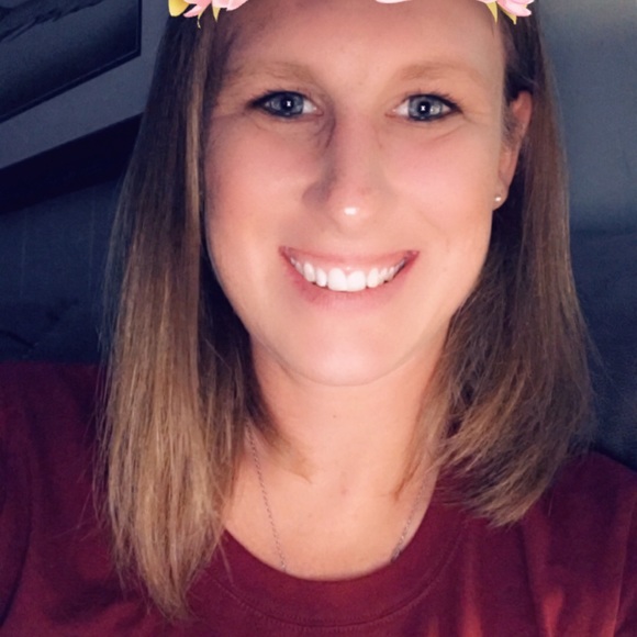 Profile Picture of Amy Griffin (@sunshine636) on Poshmark