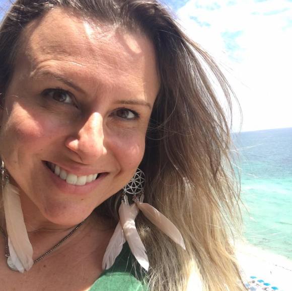 Profile Picture of Daniela Tavares (@danietavares) on Poshmark