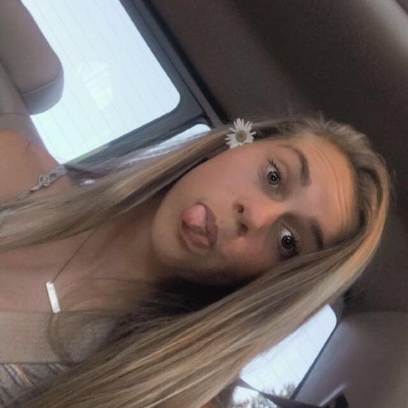 Profile Picture of Haley Mayer (@haley__mayer) on Poshmark