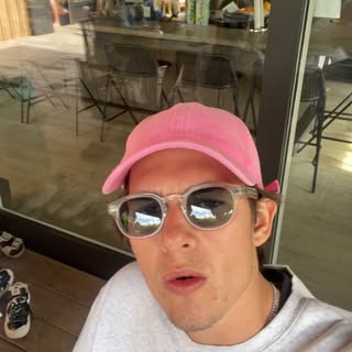 Profile Picture of l o w (@daileylawrence) on Instagram