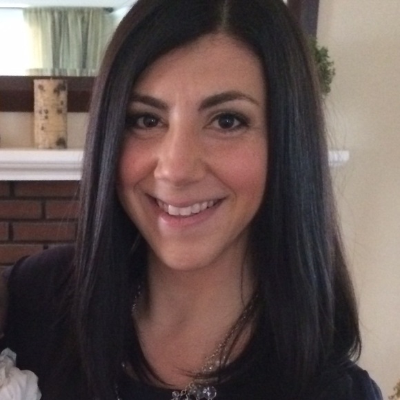 Profile Picture of Heather Flashner (@heatherflashner) on Poshmark