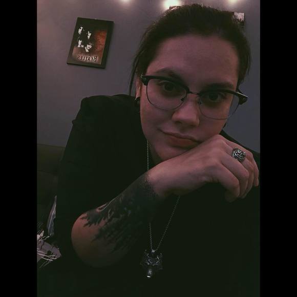 Alejandra Upegui - Poshmark Profile Picture of Alejandra Upegui (@blurry_0906) on Poshmark