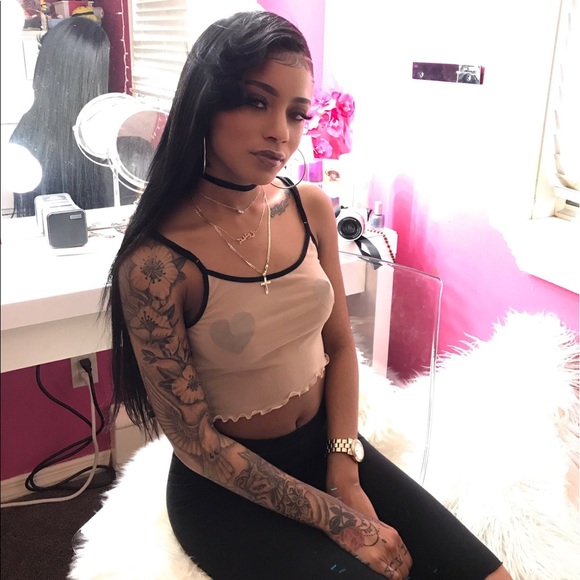 Profile Picture of Amanda Geronimo (@ageronimo969) on Poshmark