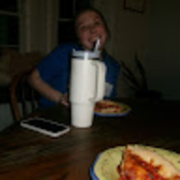 Profile Picture of Allison Loudenback (@aloudenback032) on Poshmark