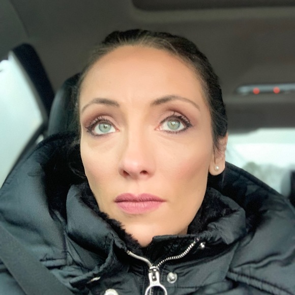 Profile Picture of April Faura (@aprilfaura) on Poshmark