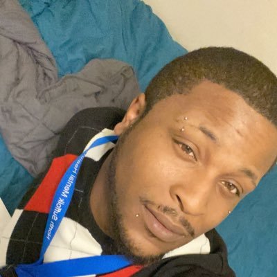 Profile Picture of Derrick (@suchaproblem09) on Twitter