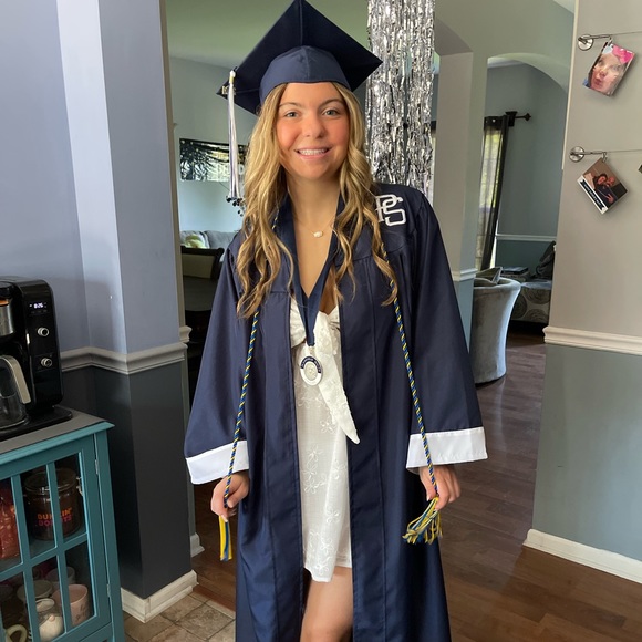 Profile Picture of Ari Gaudiuso (@arigaudiuso) on Poshmark