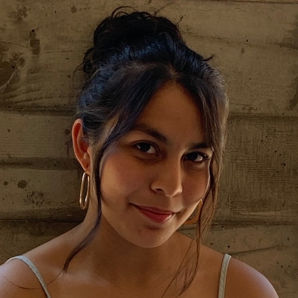 Profile Picture of Macy Silva (@m_silva22) on Poshmark