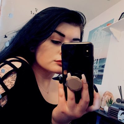 Profile Picture of Amanda. (@SmokenCraic) on Twitter