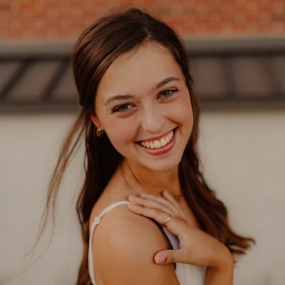 Profile Picture of Molly McLaughlin (@mollyem02) on Twitter