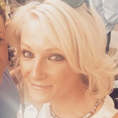 Profile Picture of Amanda Holloway (@Fabgal34) on Twitter