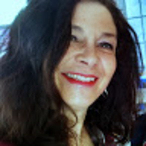 Profile Picture of Kelly James (@kellyjames901) on Poshmark