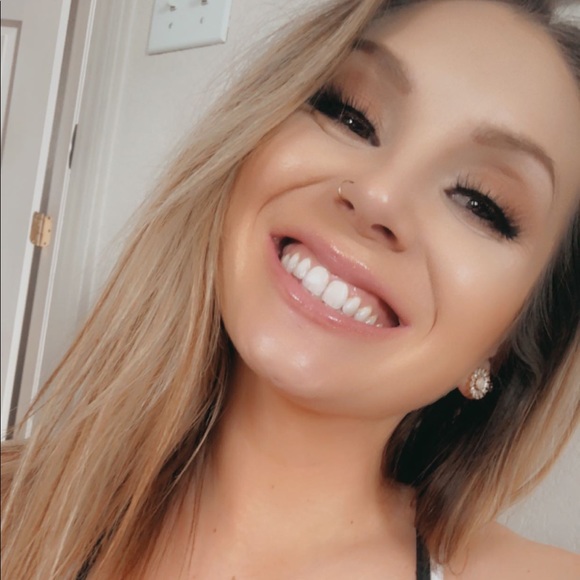 Profile Picture of Korey Fox (@missfox134) on Poshmark