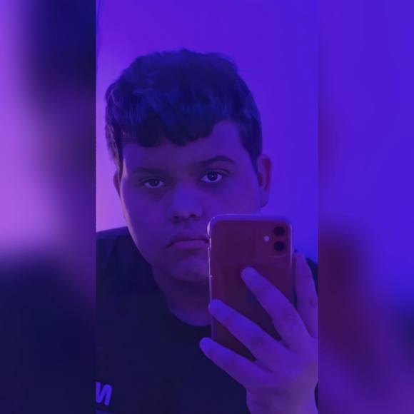 Profile Picture of Omar ale Oropeza (@aleoro365) on Poshmark