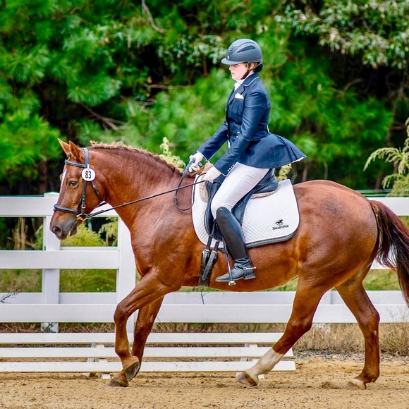 Profile Picture of Sarah Unks (@s_unks) on Poshmark