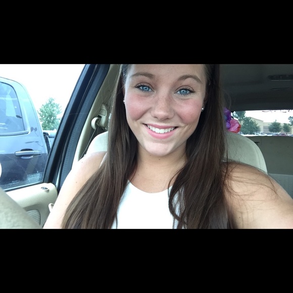 Profile Picture of Baylee Wilson (@bwilson002) on Poshmark