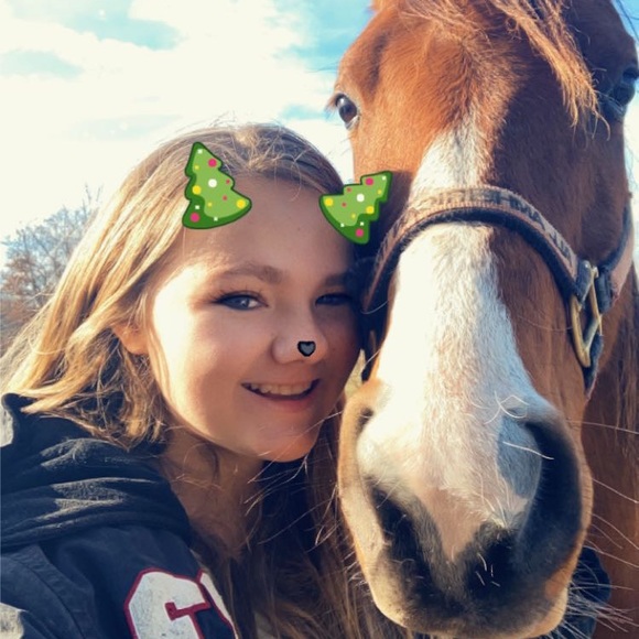 Profile Picture of Susanna Miskimen (@smiskimen) on Poshmark