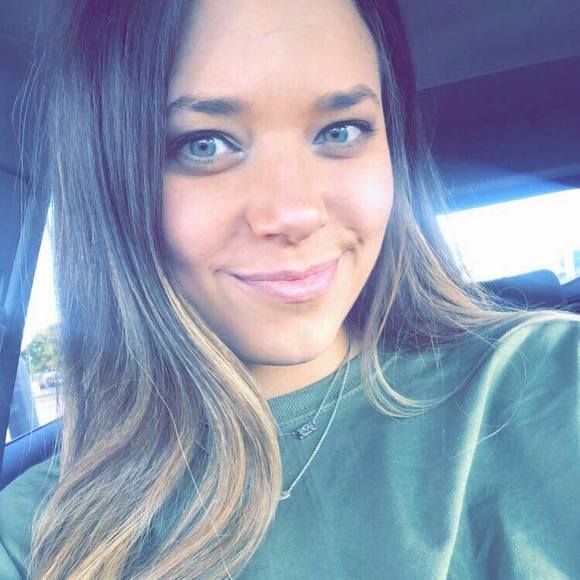 Profile Picture of Taylor Schellert (@tschellert) on Poshmark