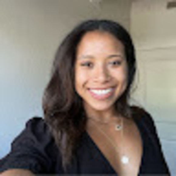 Profile Picture of Alyssa Pallen (@alyssapallen) on Poshmark