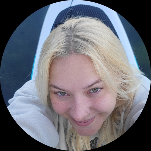 Profile Picture of Manda Barsness (@abarsness5863) on Poshmark