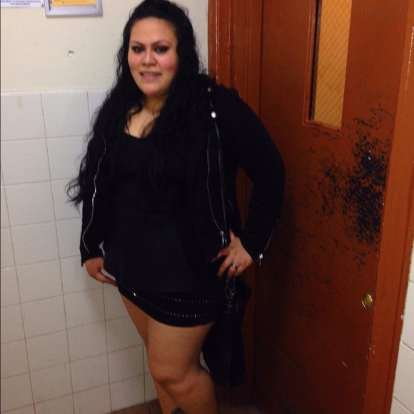Profile Picture of Paula Cordova (@chiquy) on Poshmark