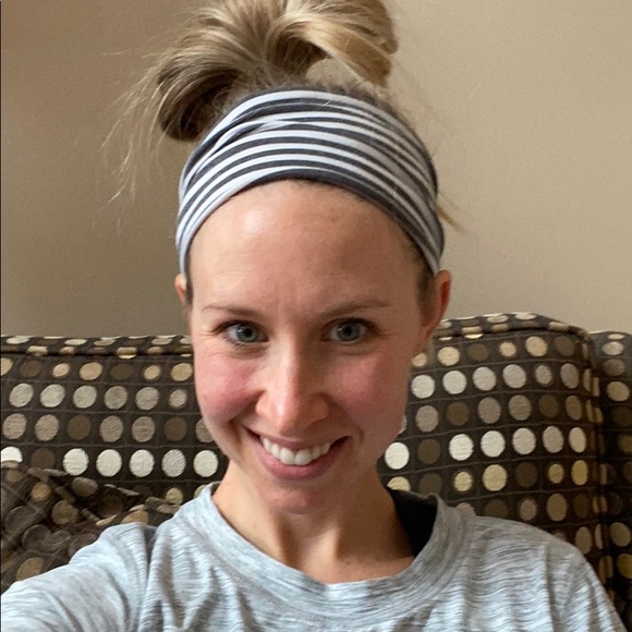 Profile Picture of Kelly Hawkes (@klhawkesllc) on Poshmark