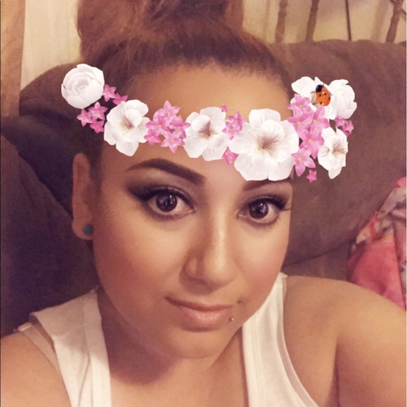 Profile Picture of Itzel Herrera (@izelah) on Poshmark