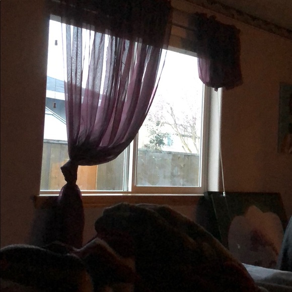 April Dilbeck - Poshmark Profile Picture of April Dilbeck (@aprilflowers710) on Poshmark