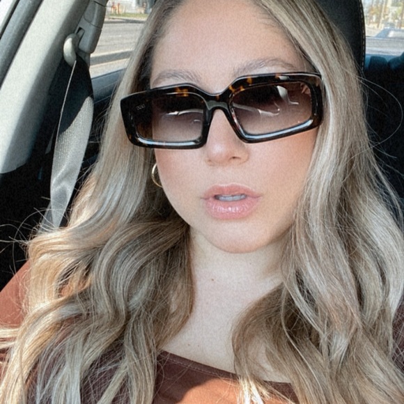 Profile Picture of Loren Chavez (@lorenzavc) on Poshmark