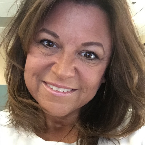 Profile Picture of Lori Carroll (@lac3166) on Poshmark