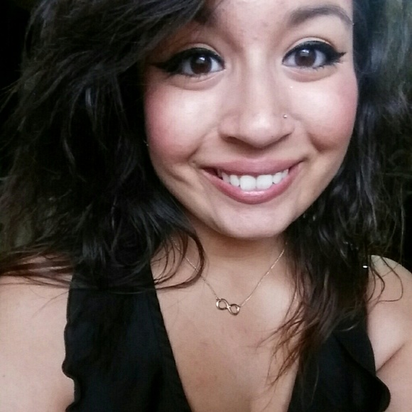 Profile Picture of Alisha Lenderman (@delabooboo) on Poshmark