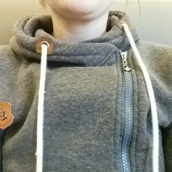 Profile Picture of Erin Knoell (@erinknoell) on Poshmark