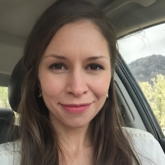 Profile Picture of Abbey Crandall (@abbeysusie) on Poshmark