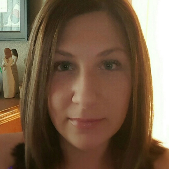 Profile Picture of Heather Mueller (@heathermmm) on Poshmark