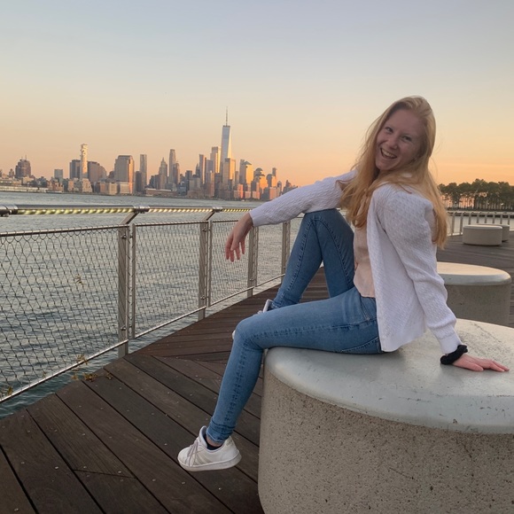 Profile Picture of Olivia Powers (@thegrayolive) on Poshmark