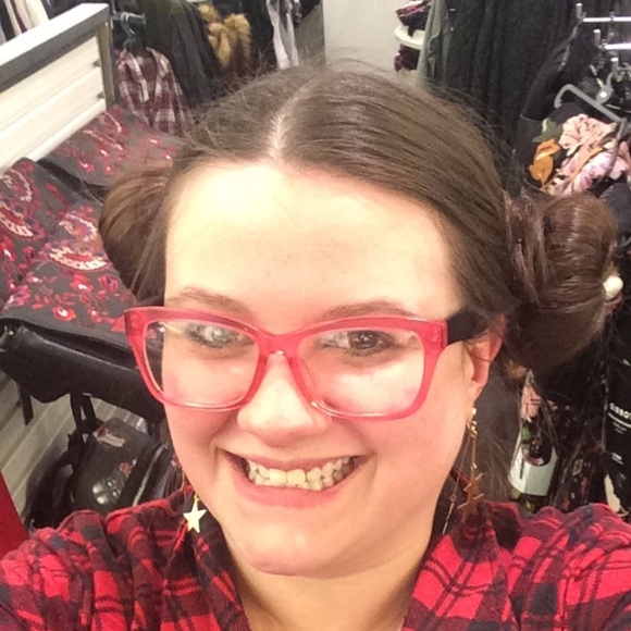 Profile Picture of Amanda Schamp (@schampam) on Poshmark