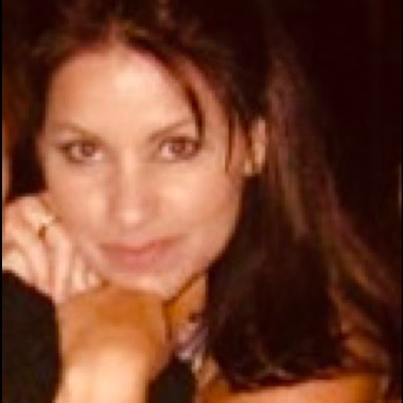 Profile Picture of Lysa Munhall (@racey199) on Poshmark