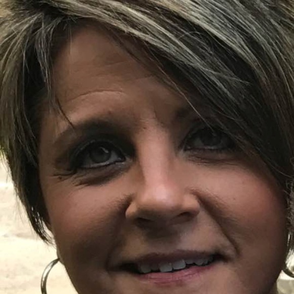 Profile Picture of Donna Hall (@donnahall34) on Poshmark