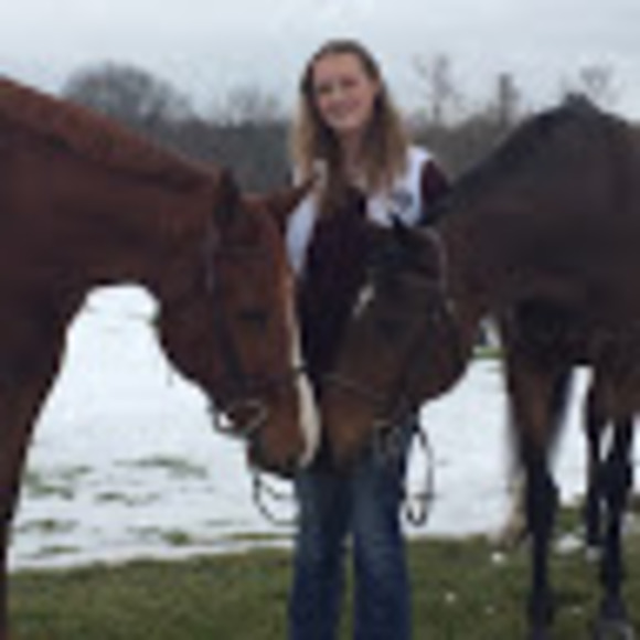 Profile Picture of Mackenzie Simon (@wikkidqh) on Poshmark