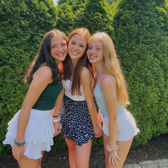 Sofia Cieplinski - Poshmark Profile Picture of Sofia Cieplinski (@s_cieplinski) on Poshmark