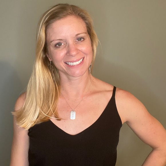 Profile Picture of Carolyn Menker (@cmenker) on Poshmark