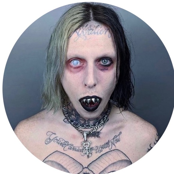 Profile Picture of Julian Braunstein (@julianbraunstei) on Poshmark