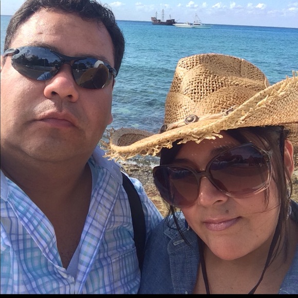 Jorge Calleros - Poshmark Profile Picture of Jorge Calleros (@calleros5079) on Poshmark