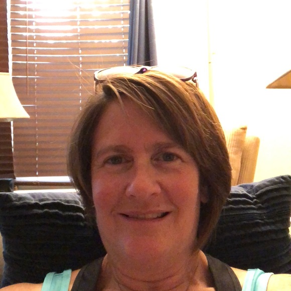 Profile Picture of Kelly Schimmoller (@kschimmo) on Poshmark