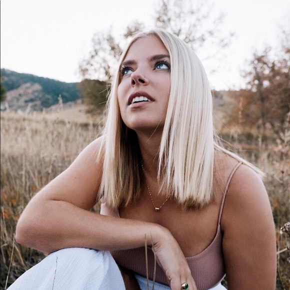 Profile Picture of Hallie Cain (@hnov18) on Poshmark